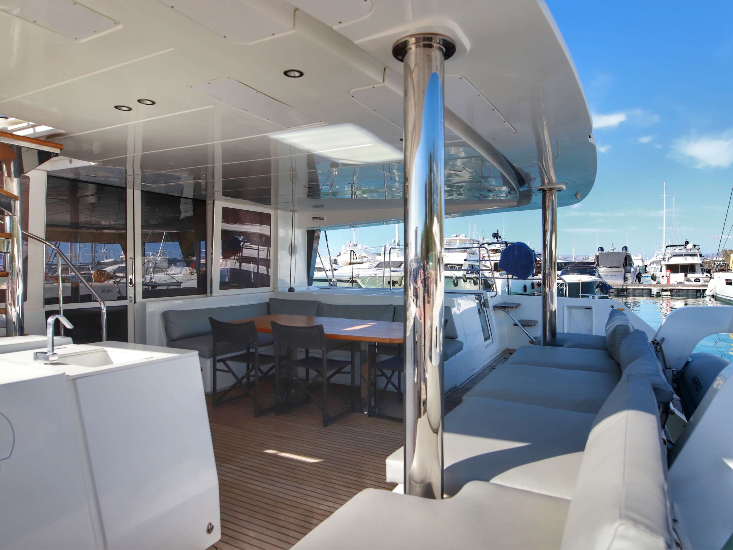 STARLIGHT Lagoon 560 - aft deck