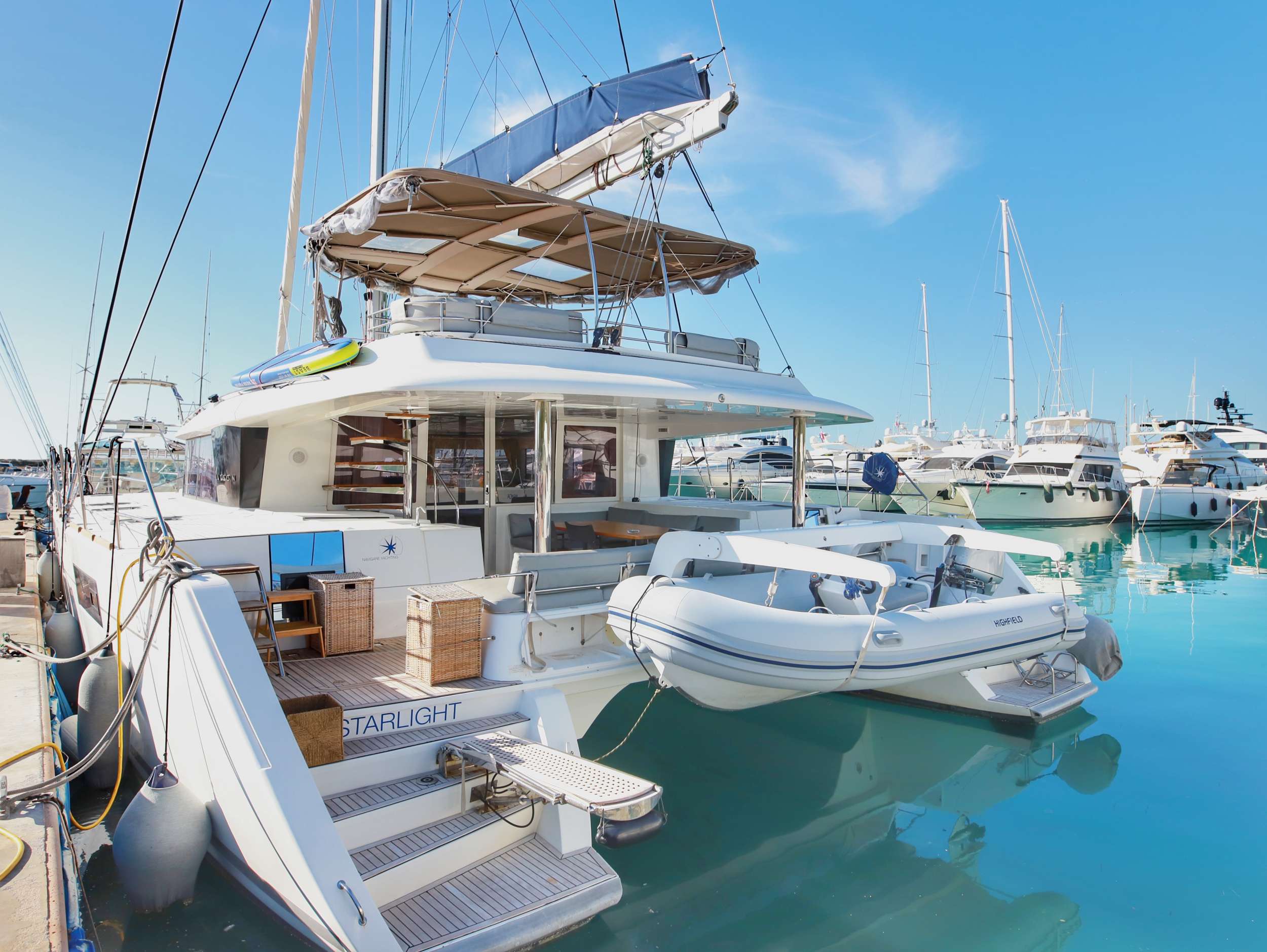 STARLIGHT Lagoon 560 - aft shot