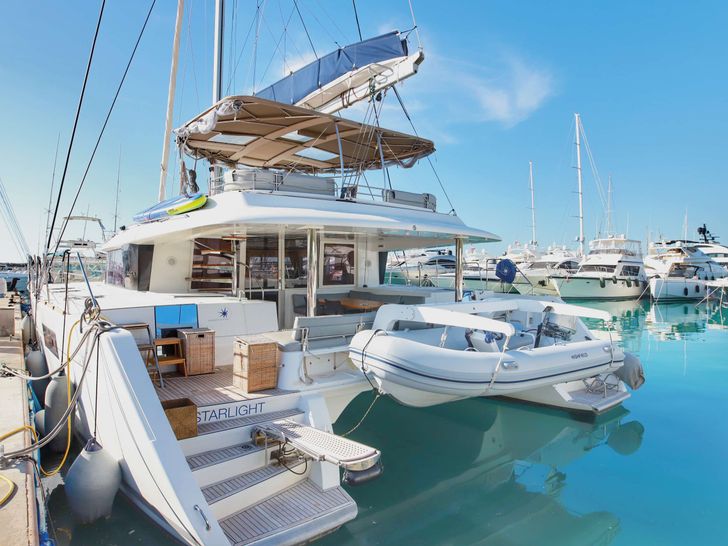 STARLIGHT Lagoon 560 - aft shot STARLIGHT Lagoon 560 - aft shot