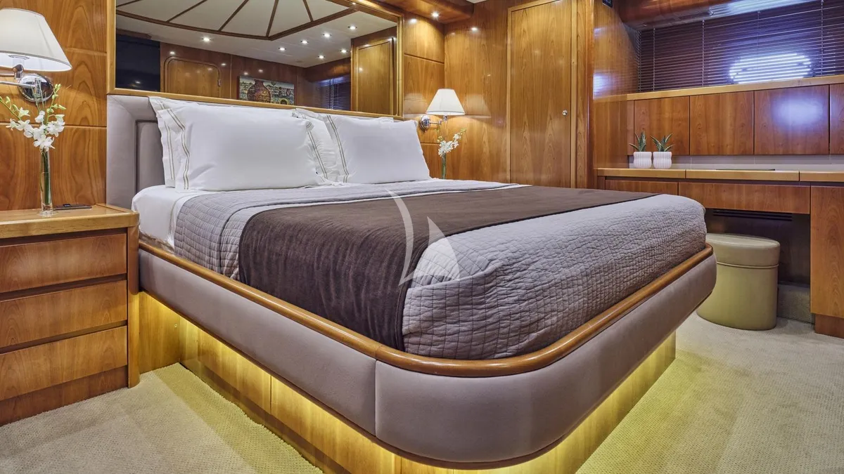 Charter Yacht STAR LINK - Falcon 90 - 4 Cabins - Athens - Mykonos - Paros - Santorini - Cyclades - Greece