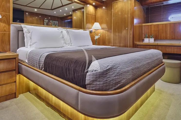 Charter Yacht STAR LINK - Falcon 90 - 4 Cabins - Athens - Mykonos - Paros - Santorini - Cyclades - Greece