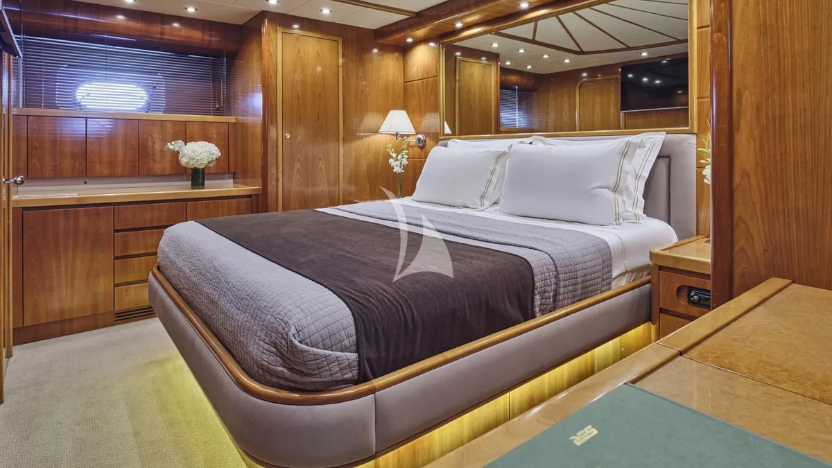 Charter Yacht STAR LINK - Falcon 90 - 4 Cabins - Athens - Mykonos - Paros - Santorini - Cyclades - Greece
