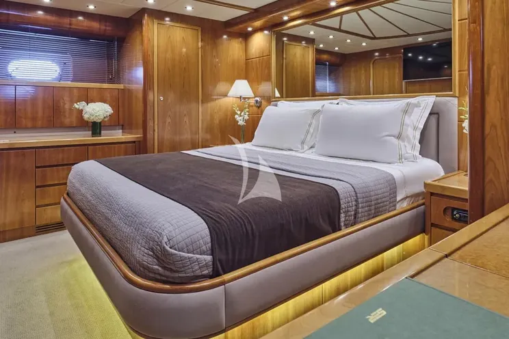 Charter Yacht STAR LINK - Falcon 90 - 4 Cabins - Athens - Mykonos - Paros - Santorini - Cyclades - Greece