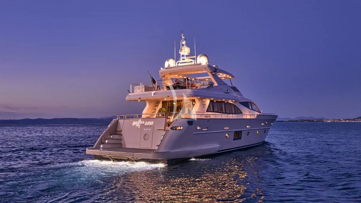 Charter Yacht STAR LINK - Falcon 90 - 4 Cabins - Athens - Mykonos - Paros - Santorini - Cyclades - Greece