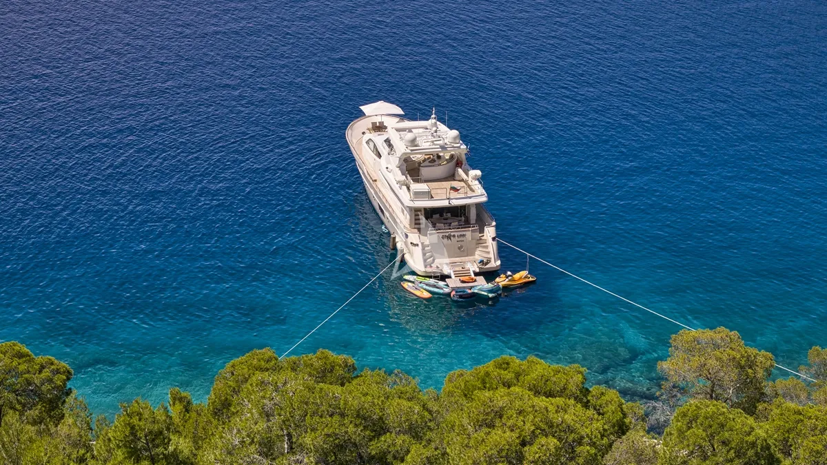 Charter Yacht STAR LINK - Falcon 90 - 4 Cabins - Athens - Mykonos - Paros - Santorini - Cyclades - Greece