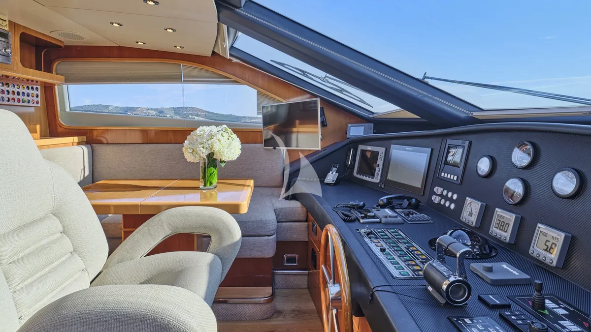 Charter Yacht STAR LINK - Falcon 90 - 4 Cabins - Athens - Mykonos - Paros - Santorini - Cyclades - Greece