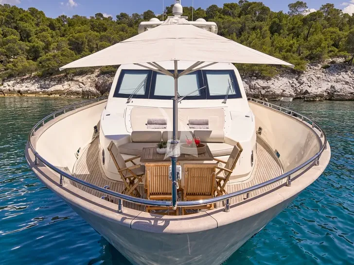 STAR LINK Falcon 90 - foredeck STAR LINK Falcon 90 - foredeck