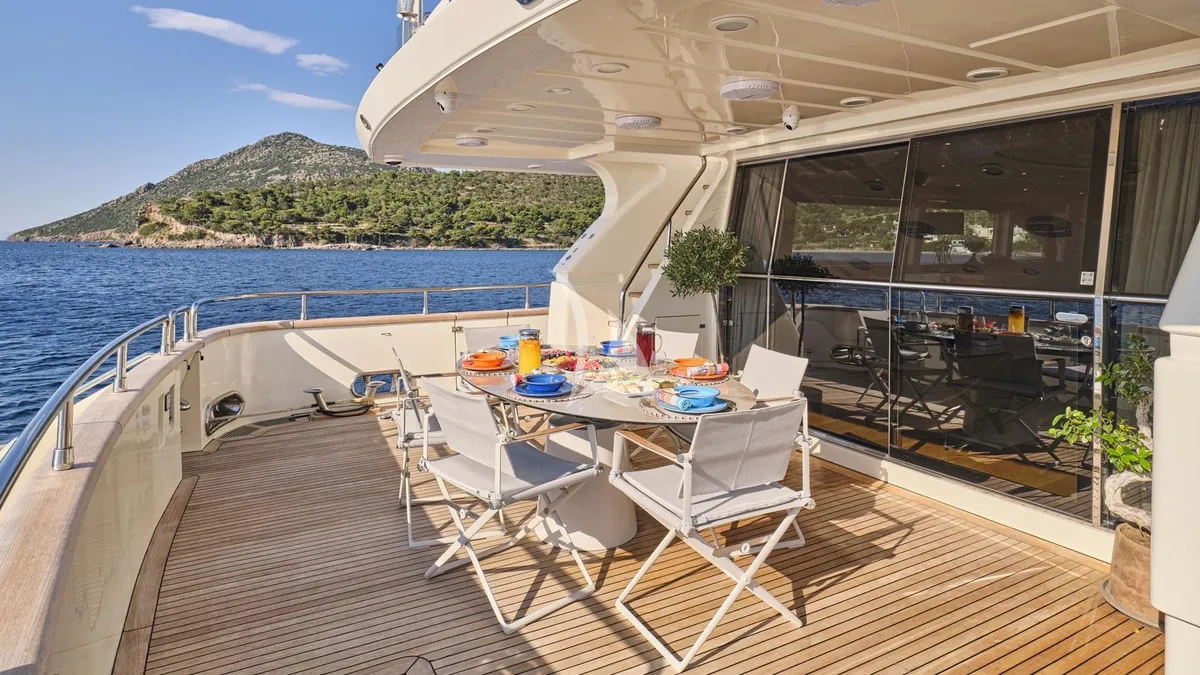 Charter Yacht STAR LINK - Falcon 90 - 4 Cabins - Athens - Mykonos - Paros - Santorini - Cyclades - Greece