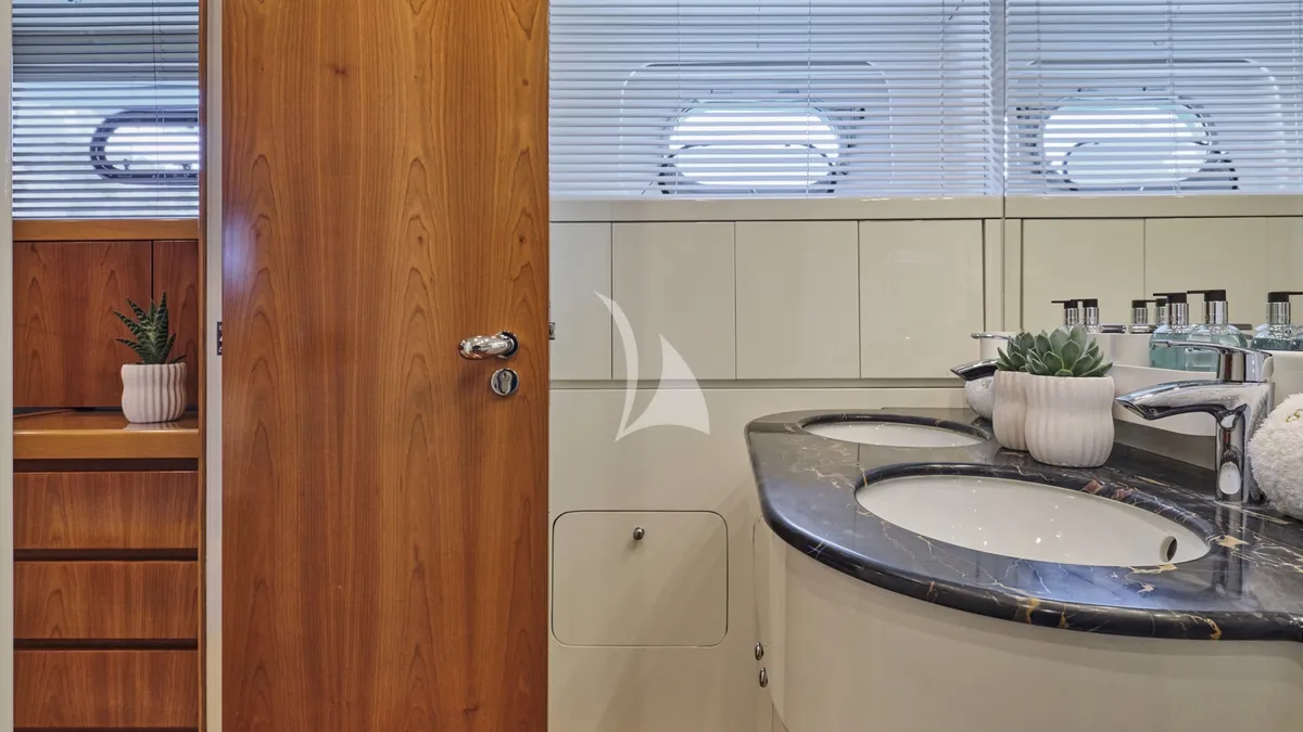 Charter Yacht STAR LINK - Falcon 90 - 4 Cabins - Athens - Mykonos - Paros - Santorini - Cyclades - Greece