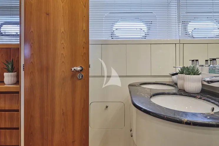 Charter Yacht STAR LINK - Falcon 90 - 4 Cabins - Athens - Mykonos - Paros - Santorini - Cyclades - Greece