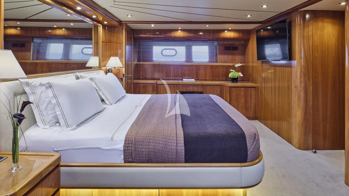 Charter Yacht STAR LINK - Falcon 90 - 4 Cabins - Athens - Mykonos - Paros - Santorini - Cyclades - Greece