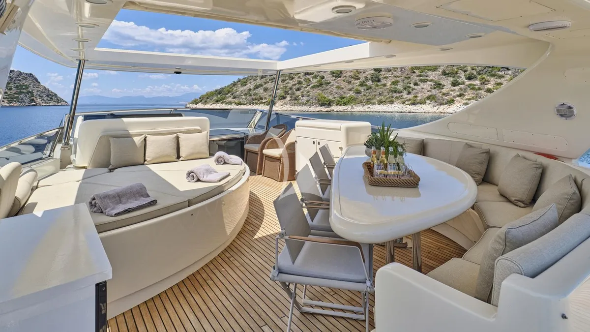 Charter Yacht STAR LINK - Falcon 90 - 4 Cabins - Athens - Mykonos - Paros - Santorini - Cyclades - Greece