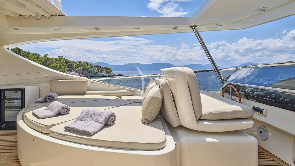Charter Yacht STAR LINK - Falcon 90 - 4 Cabins - Athens - Mykonos - Paros - Santorini - Cyclades - Greece