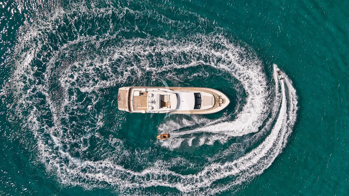 Charter Yacht STAR LINK - Falcon 90 - 4 Cabins - Athens - Mykonos - Paros - Santorini - Cyclades - Greece
