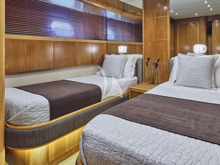 STAR LINK Falcon 90 - twin cabin STAR LINK Falcon 90 - twin cabin