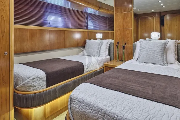 Charter Yacht STAR LINK - Falcon 90 - 4 Cabins - Athens - Mykonos - Paros - Santorini - Cyclades - Greece