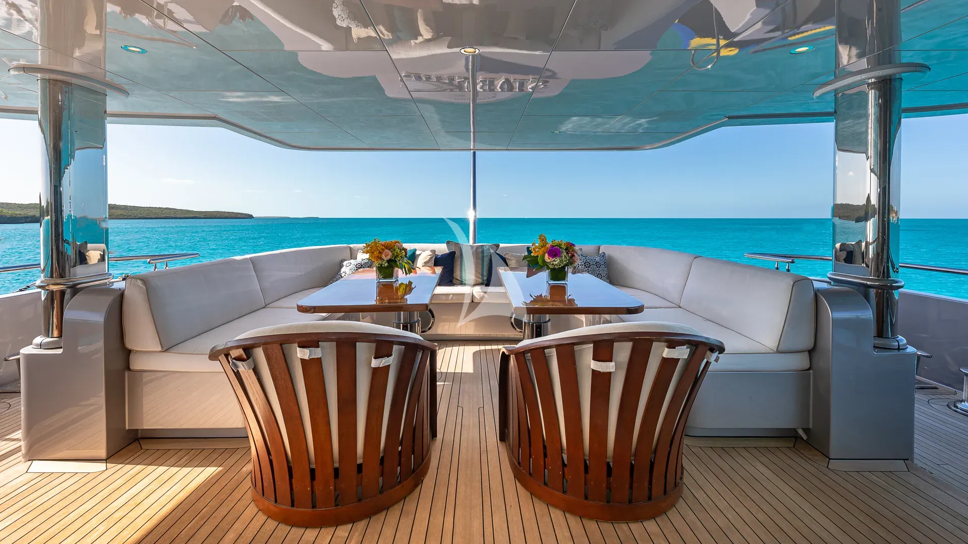 STARSHIP 185 Delta Marine 185 - main aft deck lounge