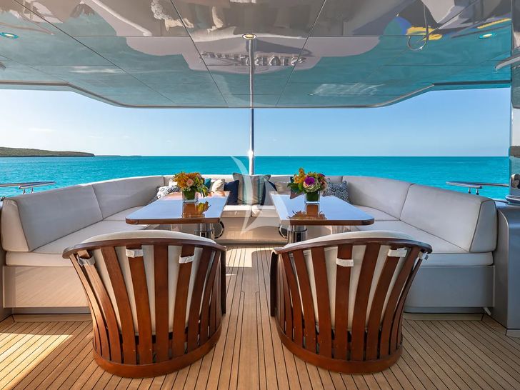 STARSHIP 185 Delta Marine 185 - main aft deck lounge STARSHIP 185 Delta Marine 185 - main aft deck lounge