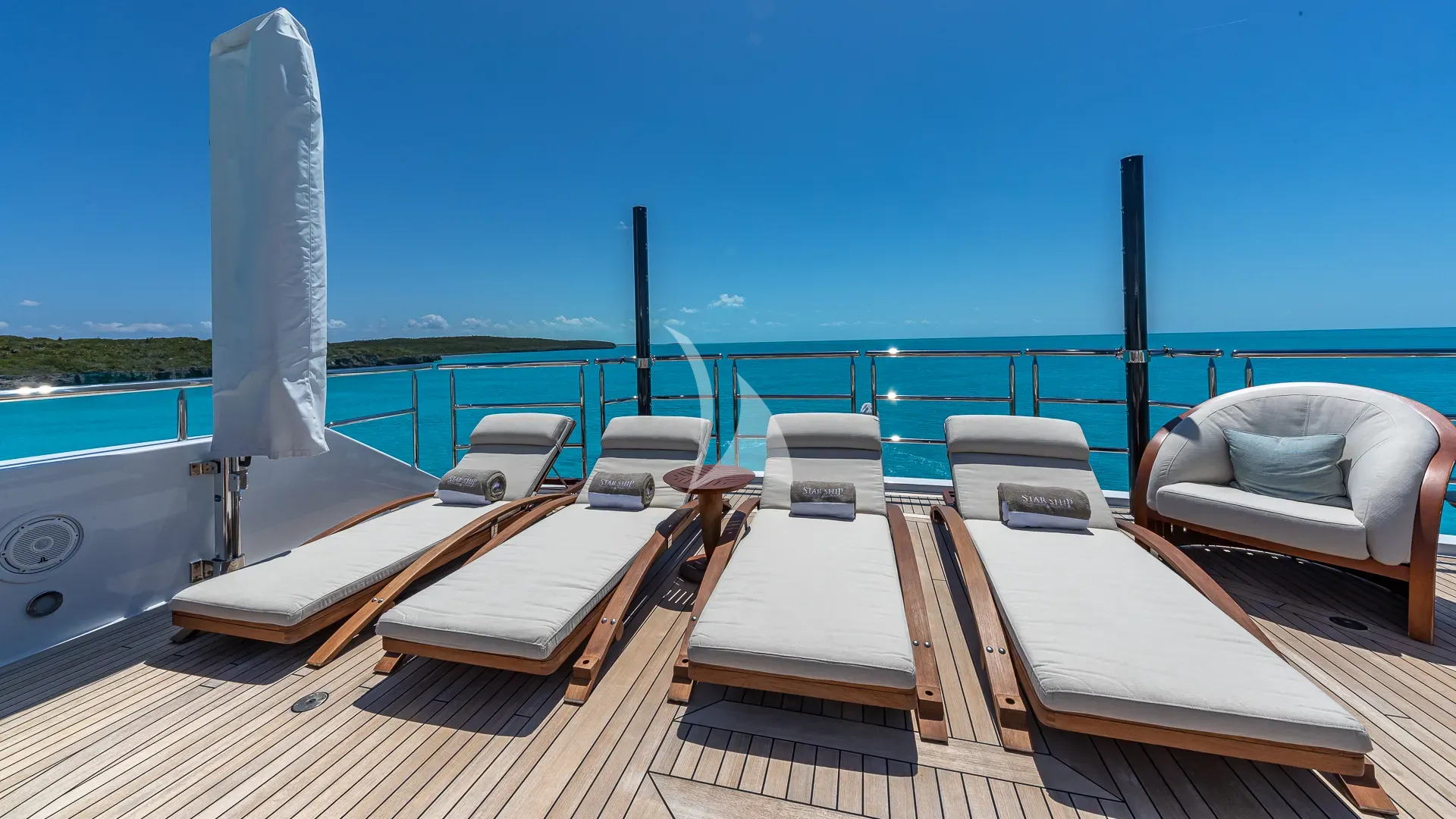 STARSHIP 185 Delta Marine 185 - sundeck sunbathing area
