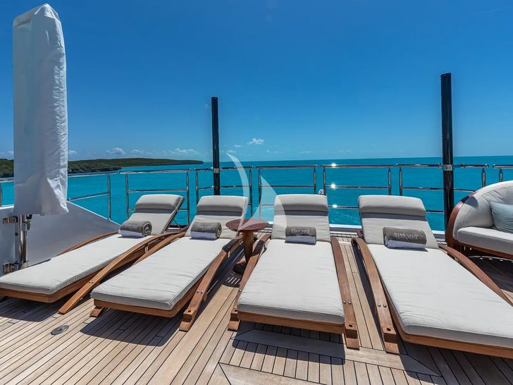 STARSHIP 185 Delta Marine 185 - sundeck sunbathing area STARSHIP 185 Delta Marine 185 - sundeck sunbathing area