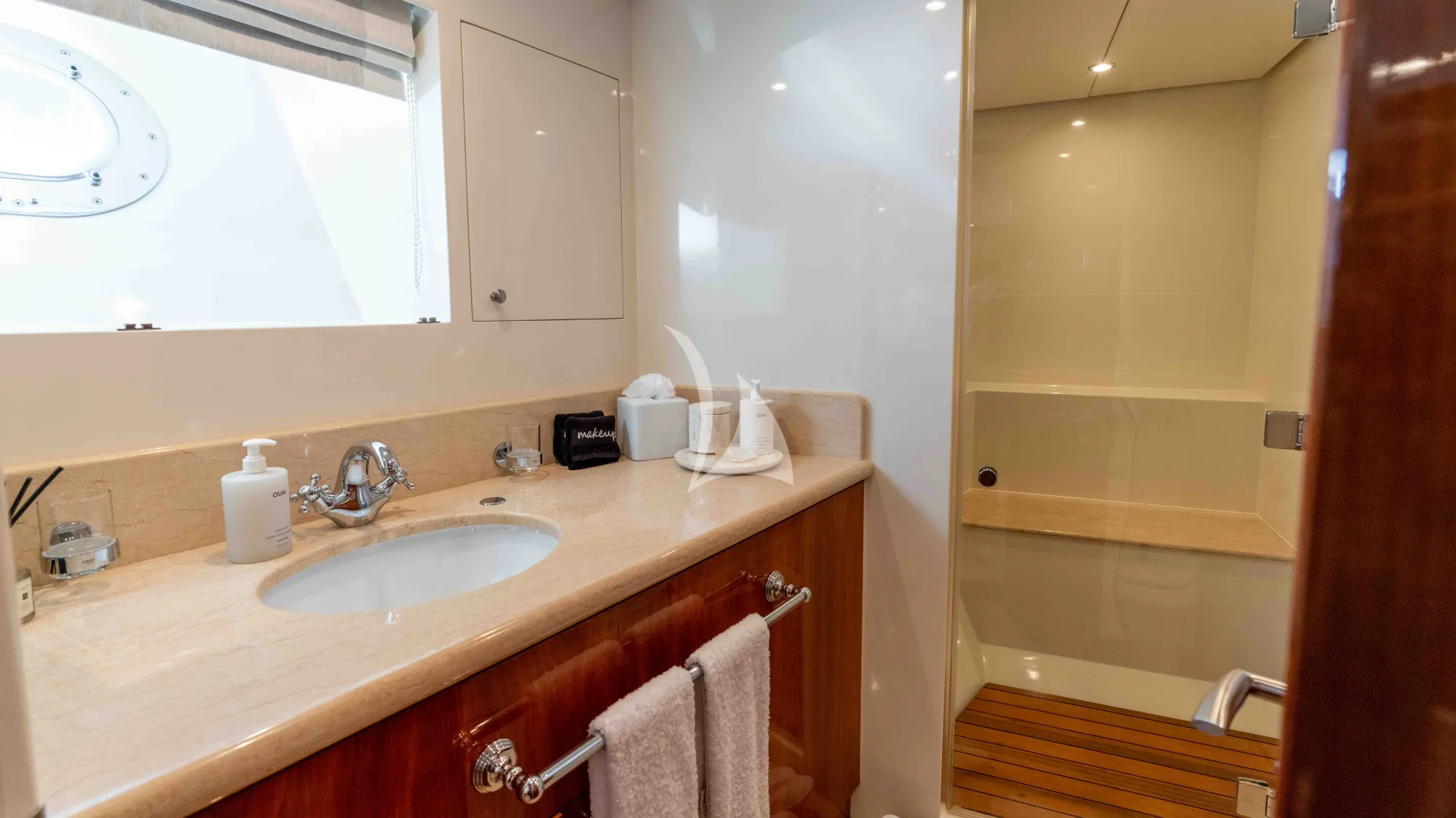 Charter Yacht STAY SALTY - Horizon P130 - 6 Cabins - Nassau - Exumas - Bahamas