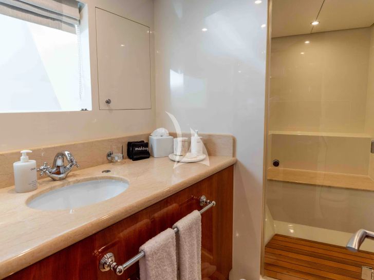 STAY SALTY Horizon P130 - VIP cabin bathroom STAY SALTY Horizon P130 - VIP cabin bathroom