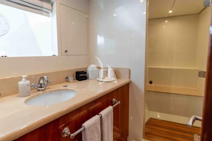 Charter Yacht STAY SALTY - Horizon P130 - 6 Cabins - Nassau - Exumas - Bahamas