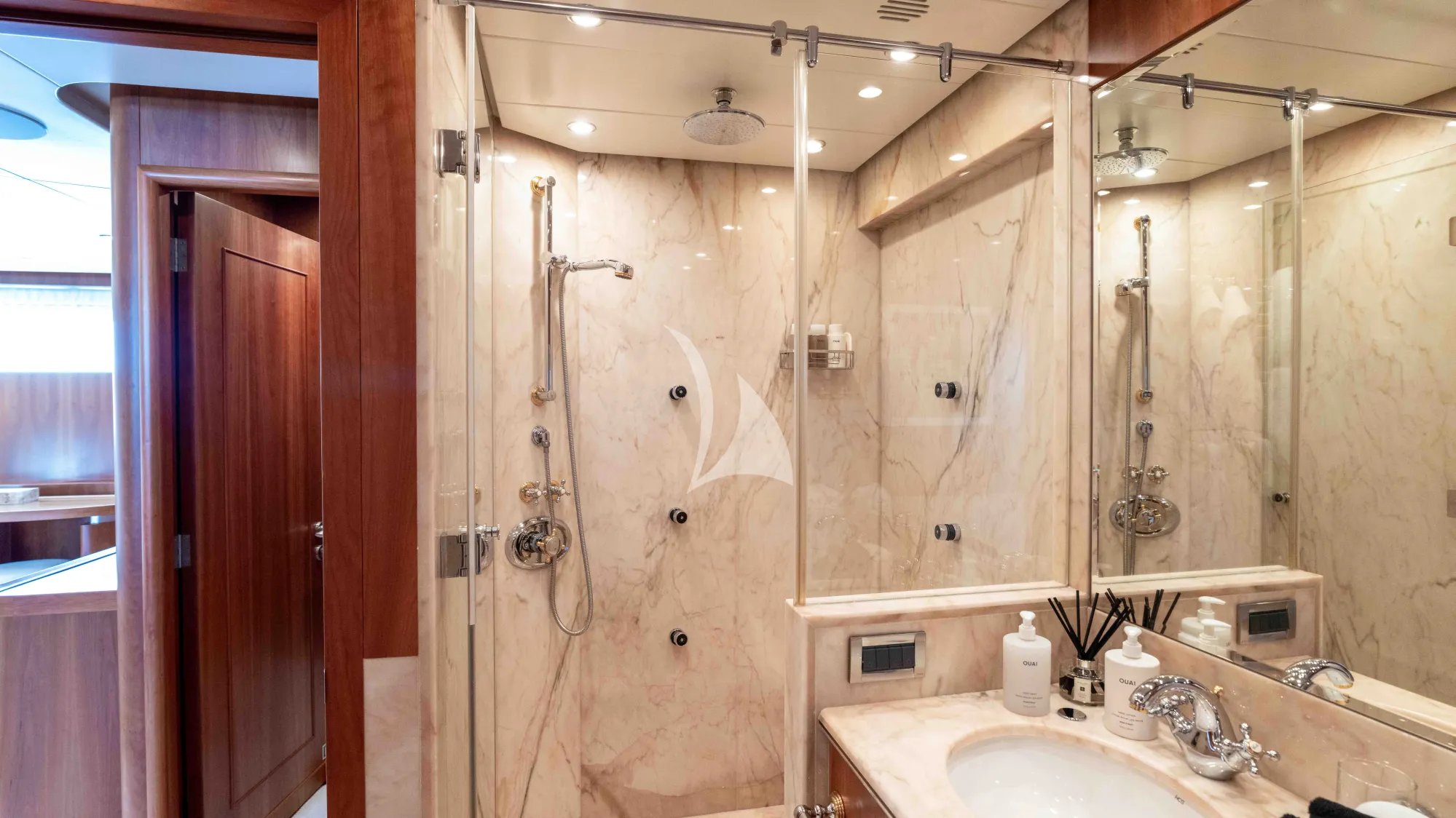 Charter Yacht STAY SALTY - Horizon P130 - 6 Cabins - Nassau - Exumas - Bahamas