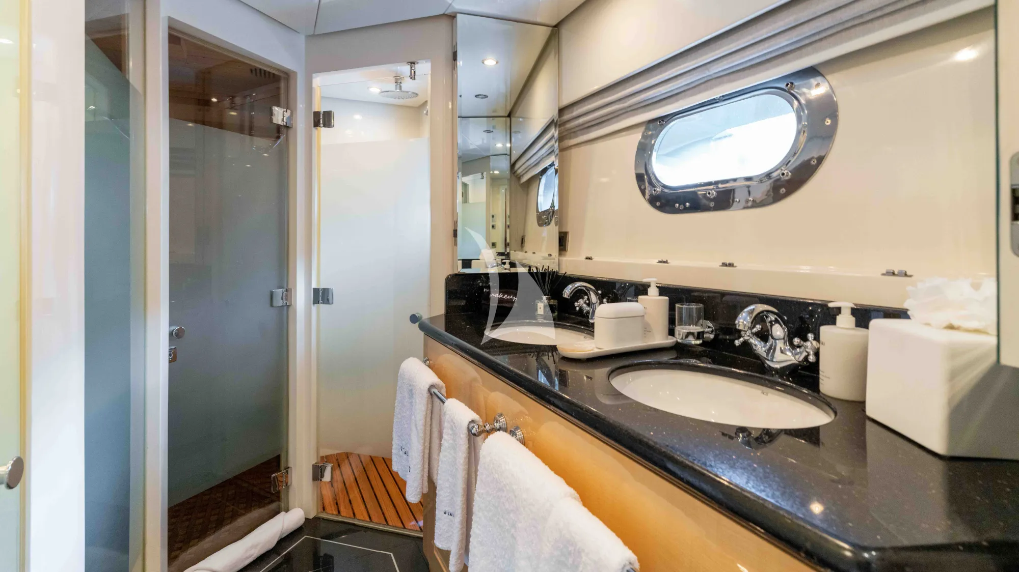 Charter Yacht STAY SALTY - Horizon P130 - 6 Cabins - Nassau - Exumas - Bahamas