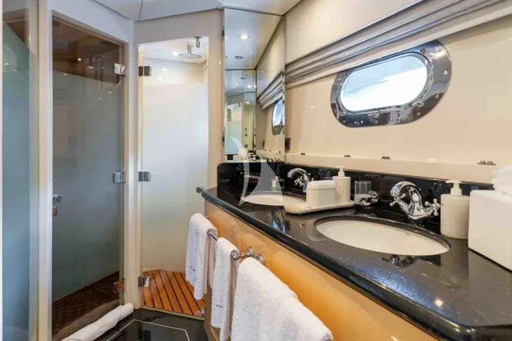 Charter Yacht STAY SALTY - Horizon P130 - 6 Cabins - Nassau - Exumas - Bahamas