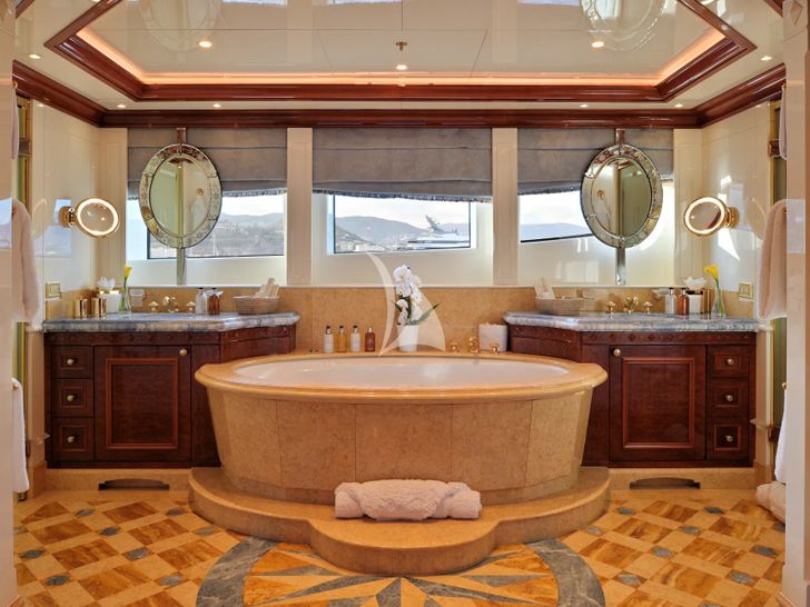 ST DAVID Benetti 60m - master cabin bathroom ST DAVID Benetti 60m - master cabin bathroom