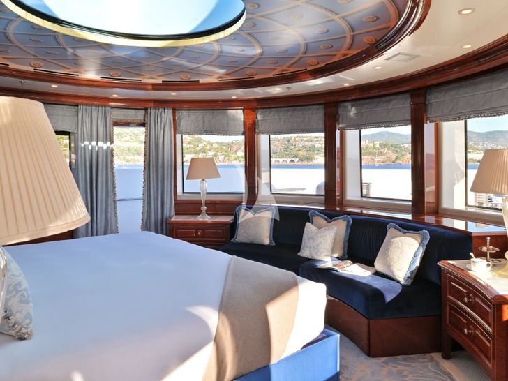 ST DAVID Benetti 60m - master cabin bed and couch ST DAVID Benetti 60m - master cabin bed and couch