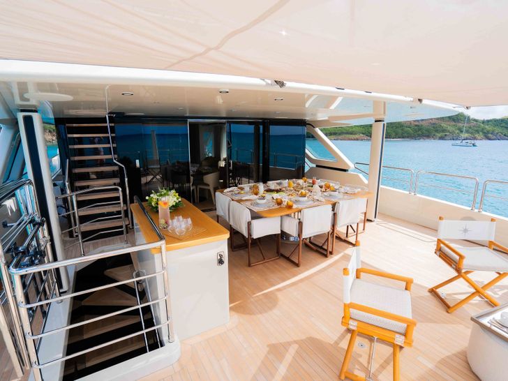 STELLAMAR Cantierre Delle Marche RJ115 aft deck alfresco dining STELLAMAR Cantierre Delle Marche RJ115 aft deck alfresco dining