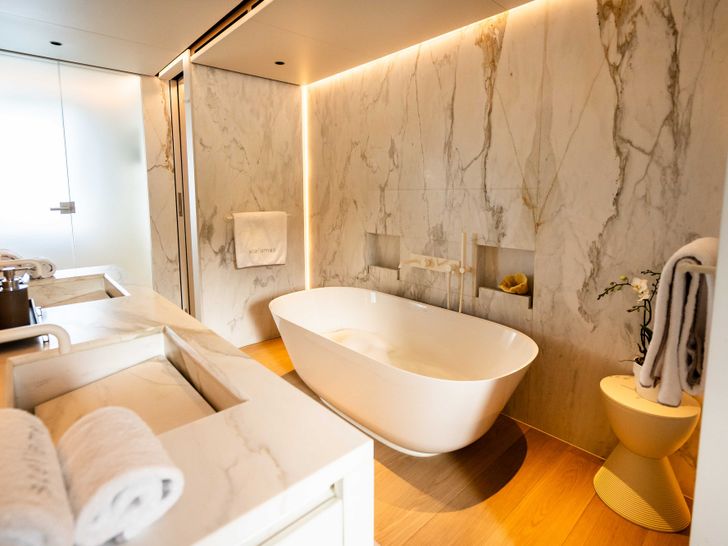 STELLAMAR Cantierre Delle Marche RJ115 master cabin tub STELLAMAR Cantierre Delle Marche RJ115 master cabin tub
