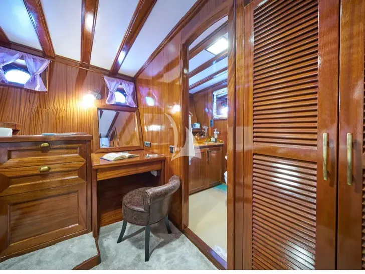 STELLA MARIS Gulet Motor Sailor 38m - cabin vanity unit STELLA MARIS Gulet Motor Sailor 38m - cabin vanity unit