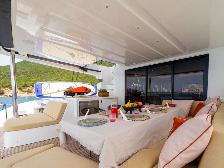 STRAFICO Lagoon 55 aft deck