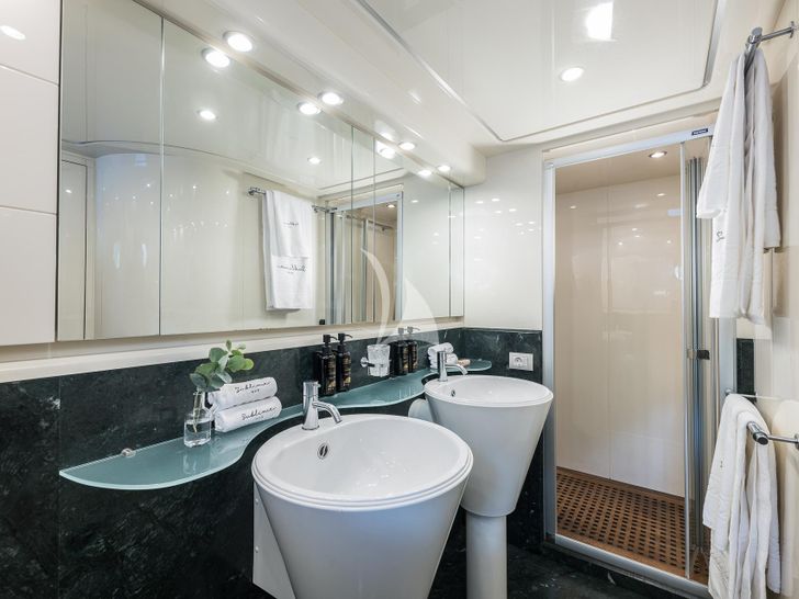 SUBLIME MAR Maiora 28m - master cabin bathroom SUBLIME MAR Maiora 28m - master cabin bathroom