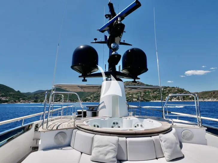 SUD Sanlorenzo SD122 - sundeck sunbathing area and jacuzzi SUD Sanlorenzo SD122 - sundeck sunbathing area and jacuzzi