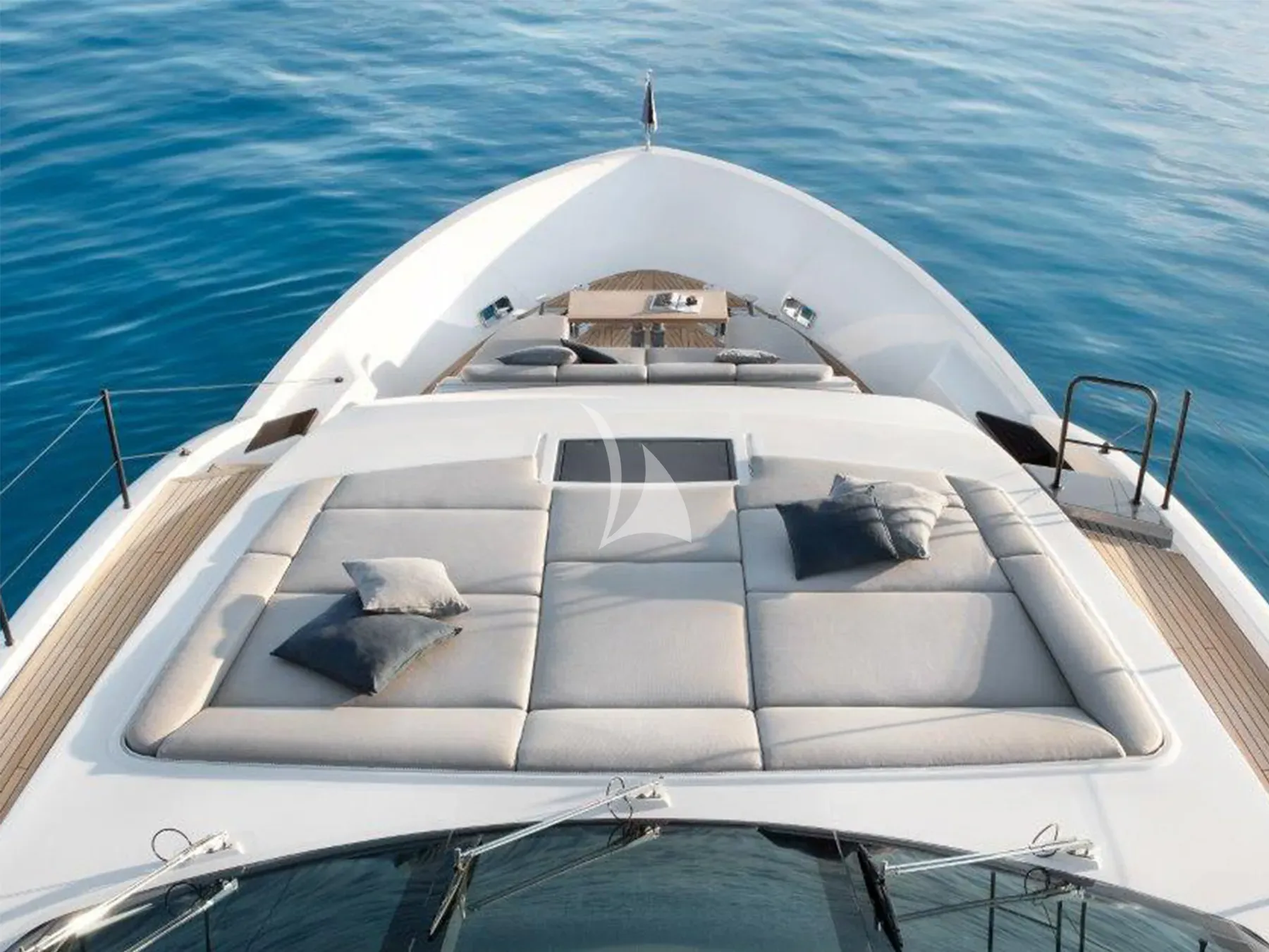SUITU Sanlorenzo SL90A - foredeck