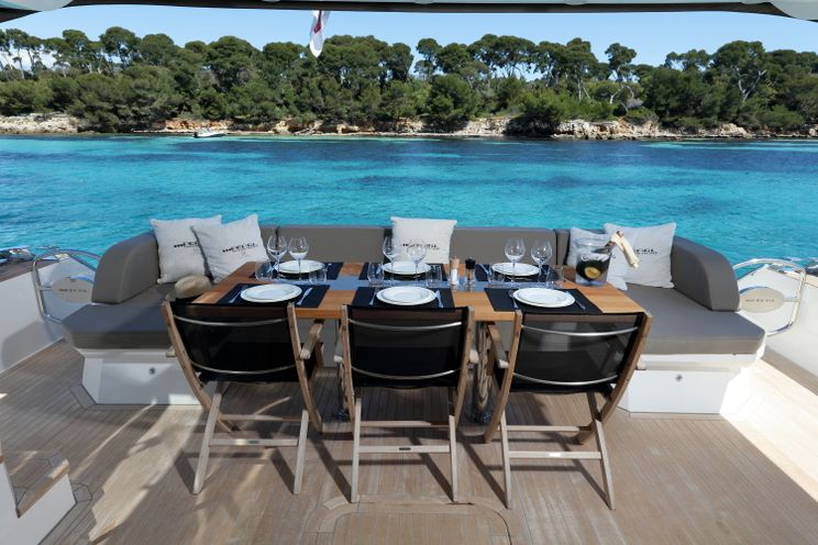 Charter Yacht SUMMER BREEZE - Pearl 75 - 4 Cabins - Cannes - Golfe Juan - Monaco - Antibes - St Tropez