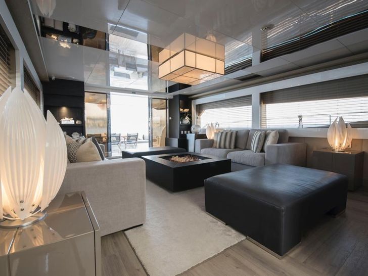 SUMMER BREEZE - Pearl 75 sundeck alfresco dining SUMMER BREEZE - Pearl 75 sundeck alfresco dining