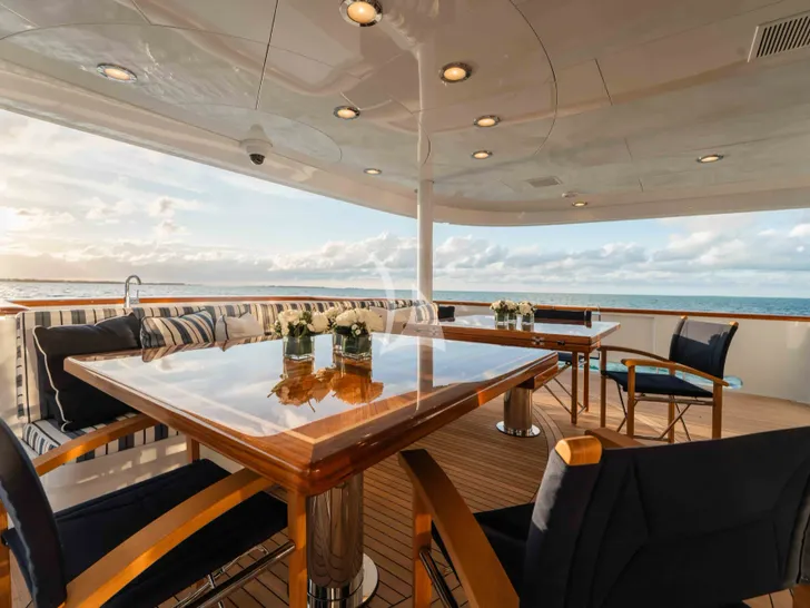 SUMMERDANCE Trinity 146 - main aft deck dining lounge SUMMERDANCE Trinity 146 - main aft deck dining lounge