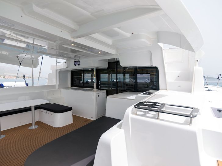 SUMMER MAGIC Lagoon 46F - aft deck SUMMER MAGIC Lagoon 46F - aft deck