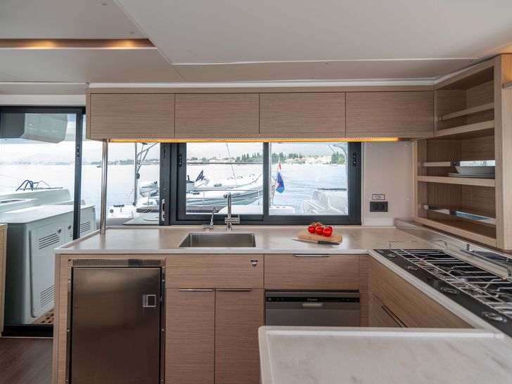 SUMMER MAGIC Lagoon 46F - galley SUMMER MAGIC Lagoon 46F - galley