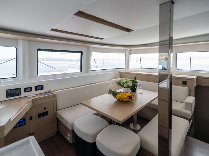 SUMMER MAGIC Lagoon 46F - saloon SUMMER MAGIC Lagoon 46F - saloon