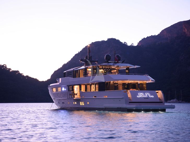 SUN Arcadia 35m Aft Night