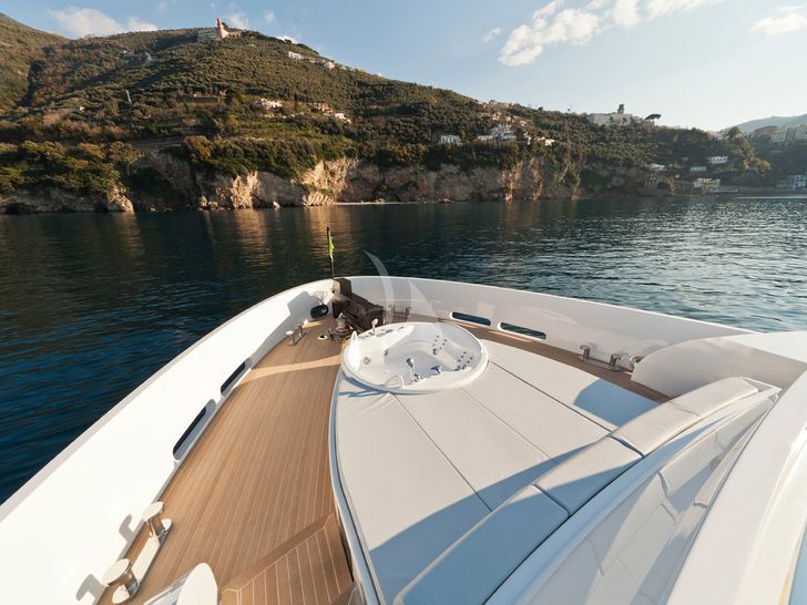 SUN Arcadia 35m Bow SUN Arcadia 35m Bow