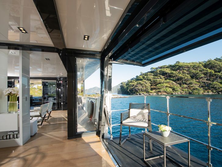 SUN Arcadia 35m Main Salon Balcony