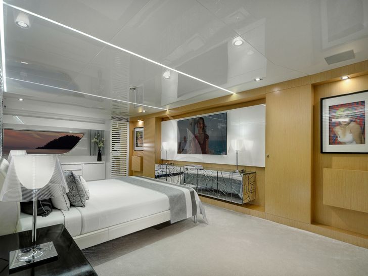 SUN Arcadia 35m Master Stateroom