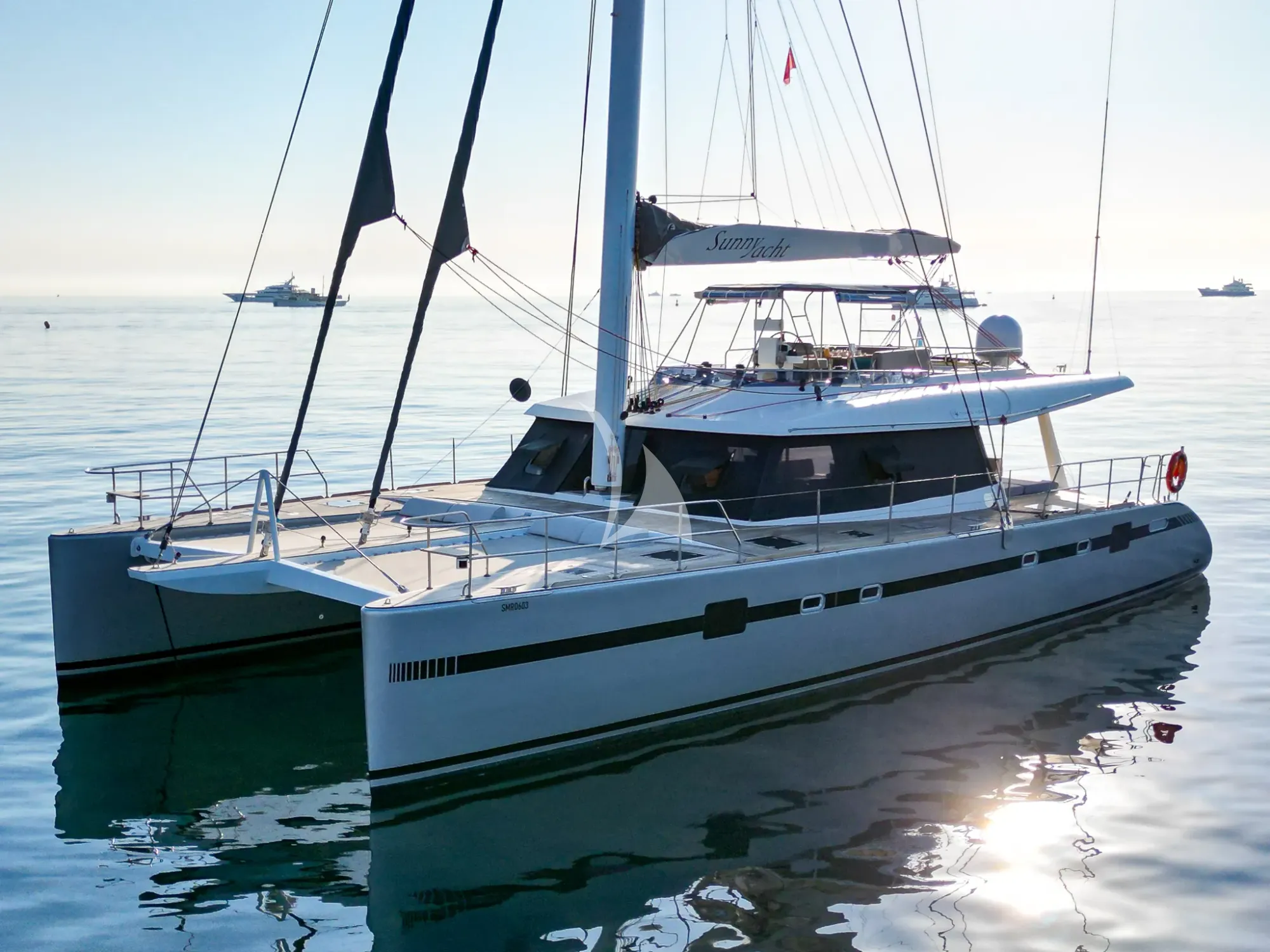 SUNNYACHT Sunreef 62 - anchored